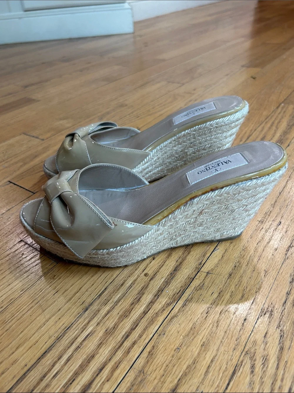Valentino Size 38 Nude Patent Bow Espadrille Wedge Sandals - Picture 4 of 7